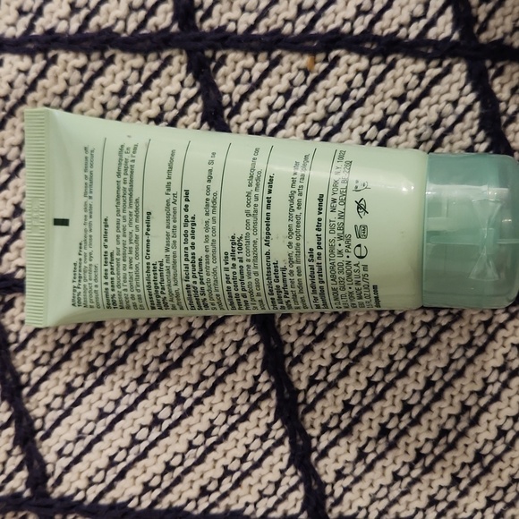 Clinique 7 Day Face Scrub Cream Rinse-Off Formula 2.5oz - Picture 3 of 3